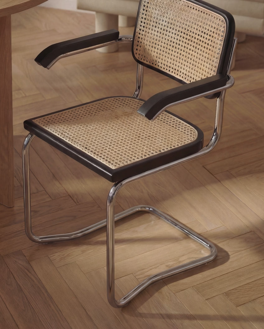 SKØR - Schwarz mit Armlehne